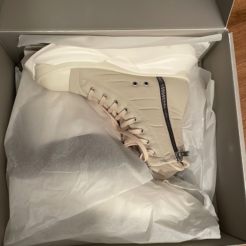 Rick Owens Abstract Sz. us10…uk9….43 eu Color: Pearl & Milk……. 100% Authentic